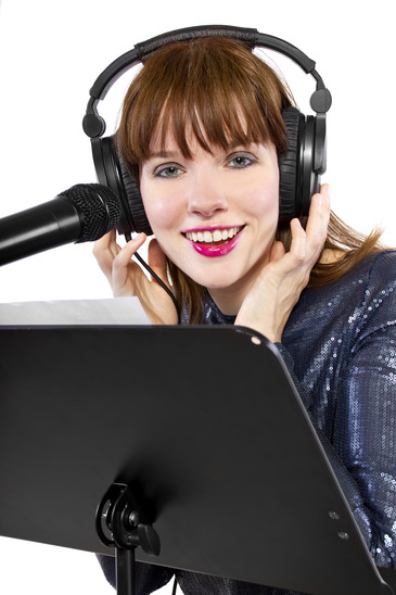 12 Tips For Choosing The Perfect Voice Over Artist (VO) For Your Corporate Video